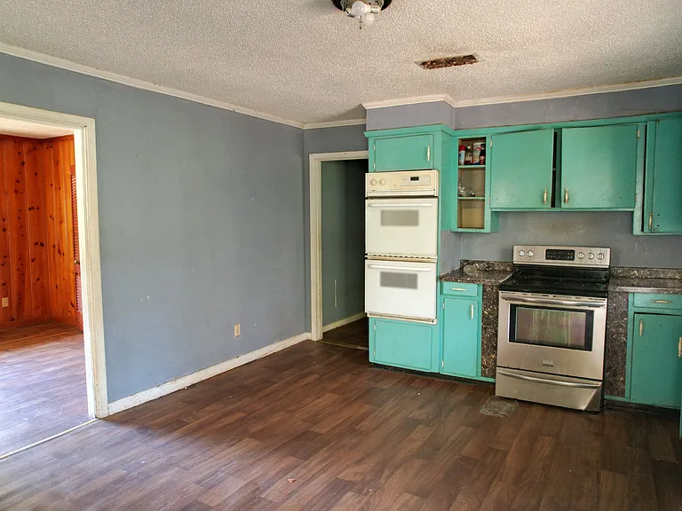 460 Rogers St — Photo 8