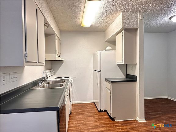 3rd image of 1706 N Interstate 35 APT 11