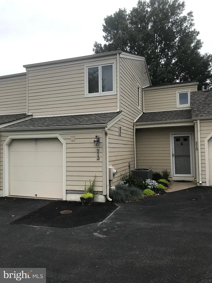 213 Hastings Ct photo 1