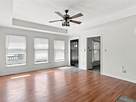 5th image of 46 Emerald Shore Dr