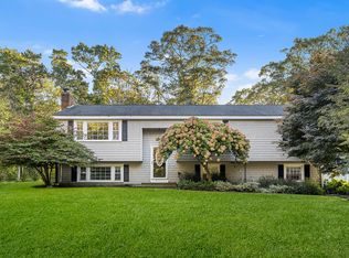 9 Bramble Bush Dr, Forestdale, MA 02644