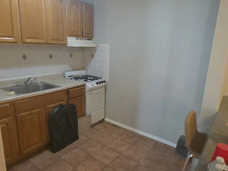 133 33rd St #1K — Photo 8