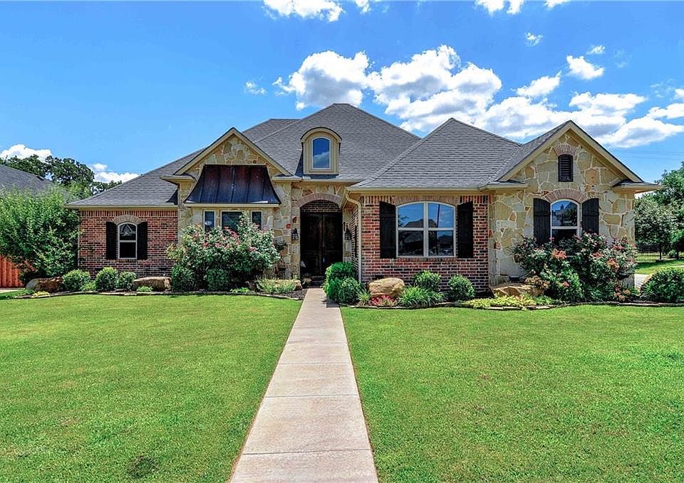 1st image of 1046 Alexis Dr