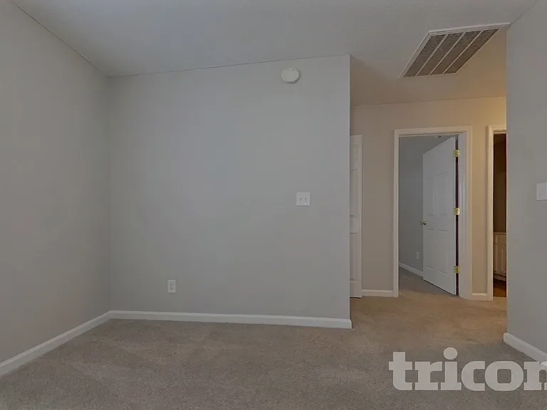 945 Schofield Ln — Photo 14
