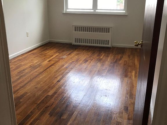 5th image of 3204 Hering Ave