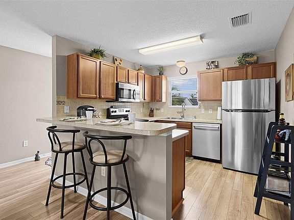 4th image of 2543 Raintree Dr