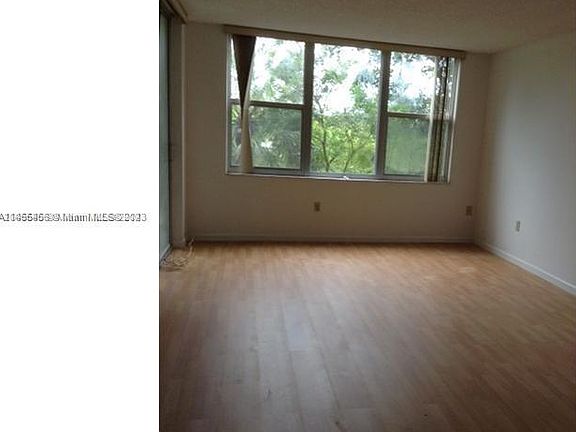3rd image of 17890 W Dixie Hwy APT 319
