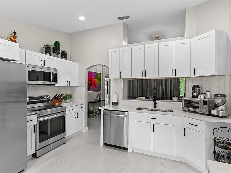 8207 Westmont Terrace Dr — Photo 12