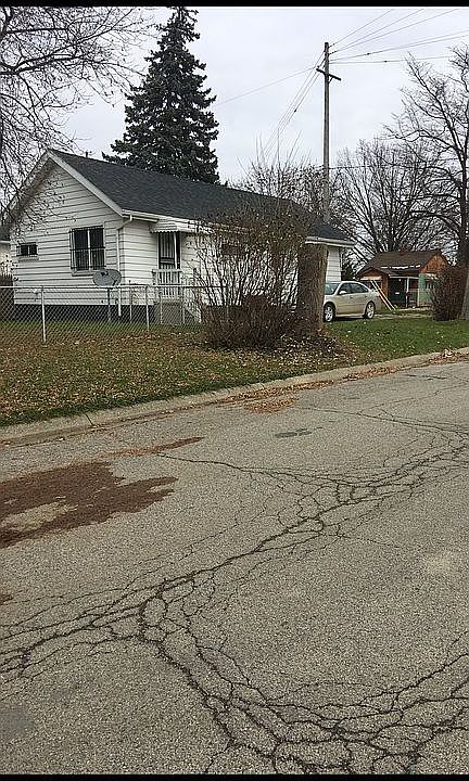 2nd image of 996 Barney Ave