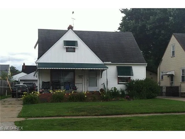 2531 Russell Ave photo 1