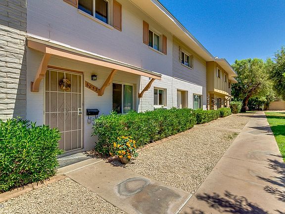CHARMING FRONT ENTRANCE