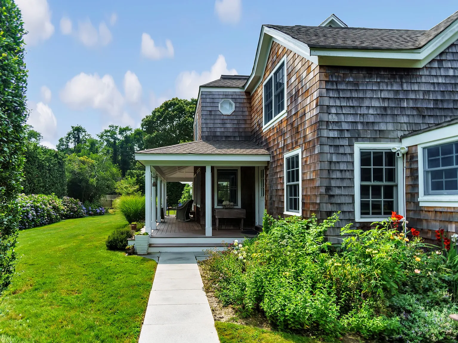 Summer in the heart of Westhampton Beach — Photo 3