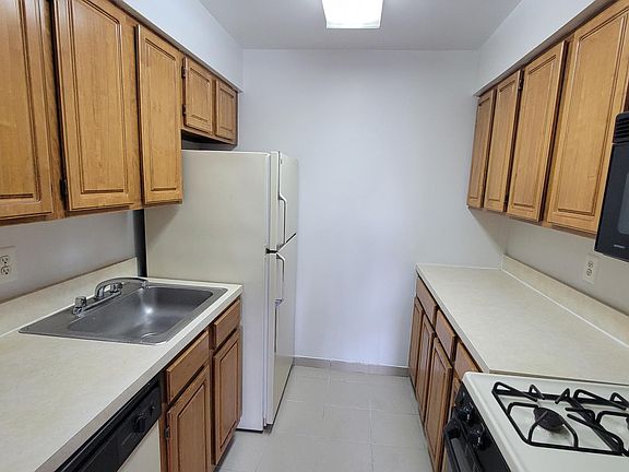 5th image of 14702 Northern Blvd #4E