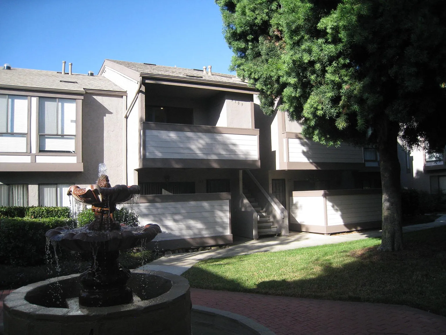 2 bed, 950 sqft, $2,650 — Photo 1
