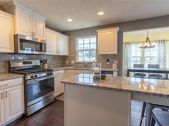 4th image of 102 Glenridge Cir