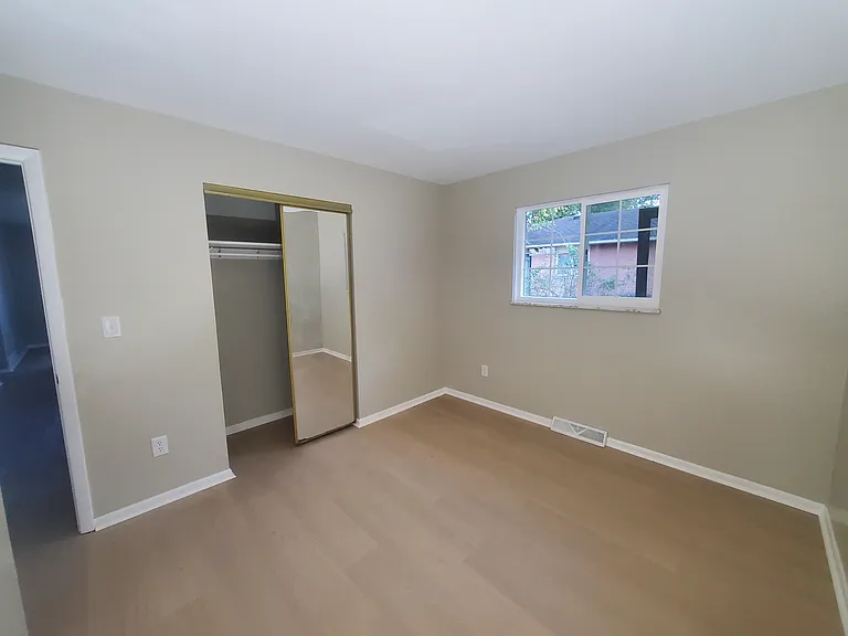 Medium bedroom