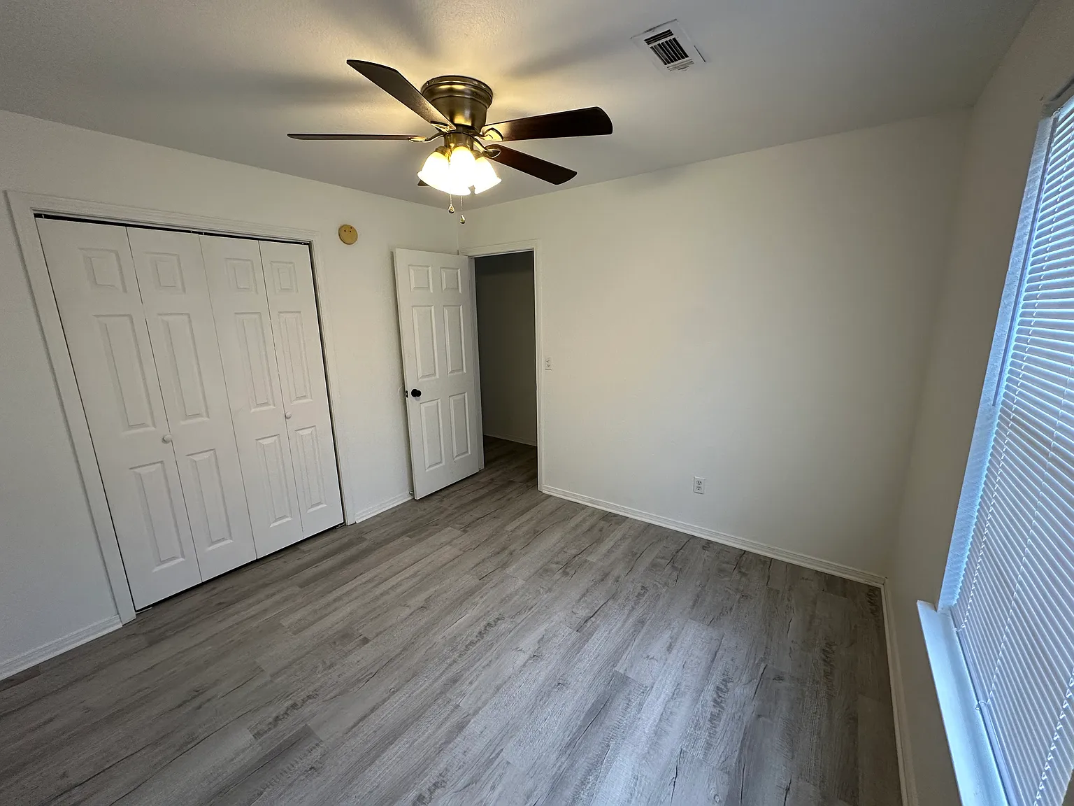 2 bed, 950 sqft, $1,100 — Photo 3