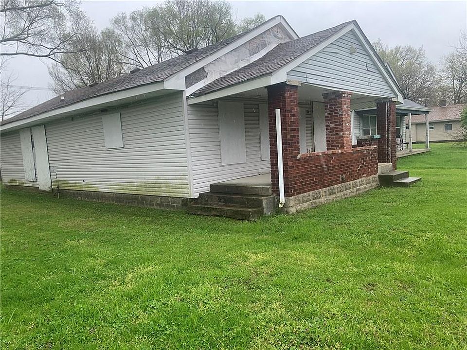 1st image of 2749 Columbia Ave