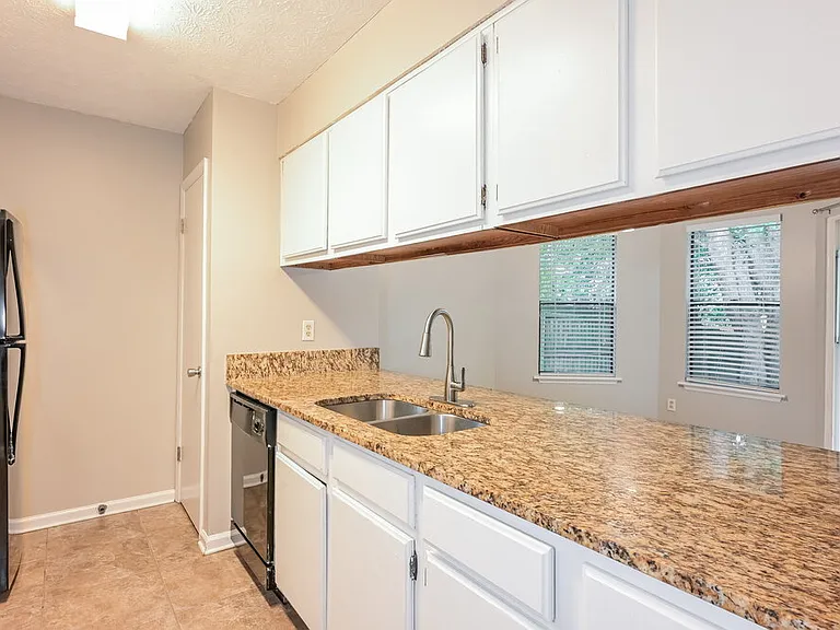 6052 Creekford Dr — Photo 7