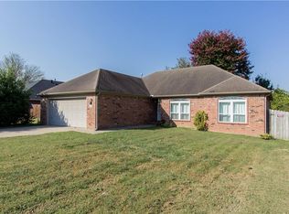 1429 S Deerfield Way, Fayetteville, AR 72701