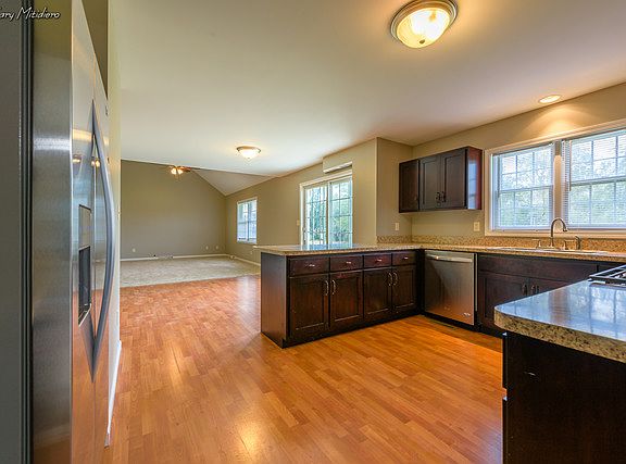 5th image of 310 Enrietta Dr