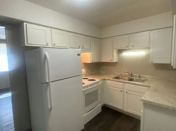 325 Ash St APT 2, Carlisle, IA 50047