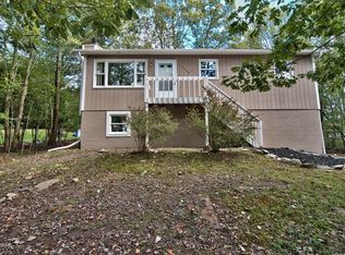 12409 Mountain Laurel Dr, East Stroudsburg, PA 18302