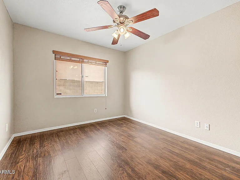 308 W Liberty Ln — Photo 24