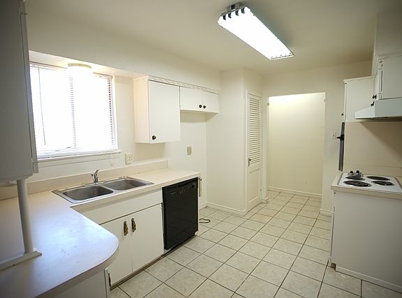 4th image of 106 S Bentwood Dr