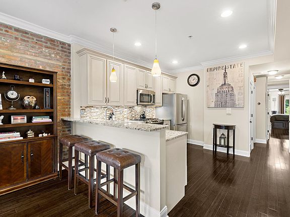 3rd image of 328 Garden St APT 3