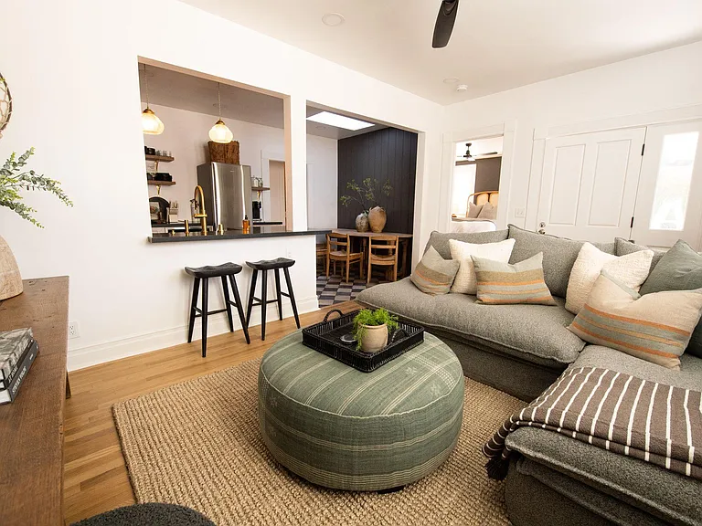 333 W Cota St #B — Photo 17