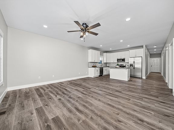 4th image of 346 W 4th St
