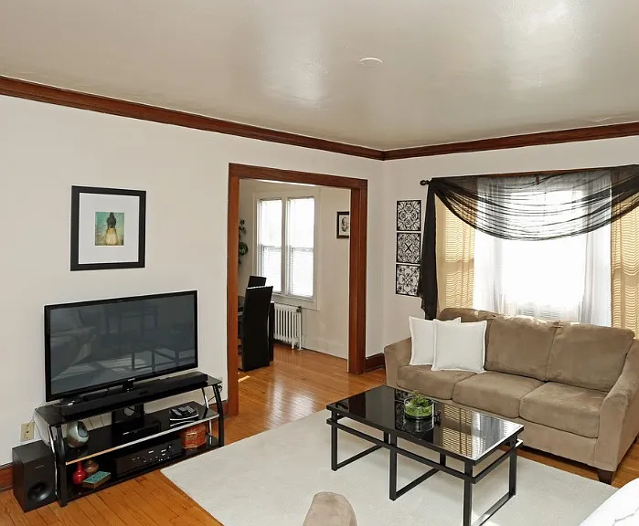 2 Bedroom (Livingroom)