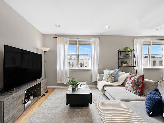 2nd image of 225 Clinton St APT 4