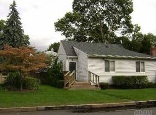 67 Jefferson Ave, Deer Park, NY 11729