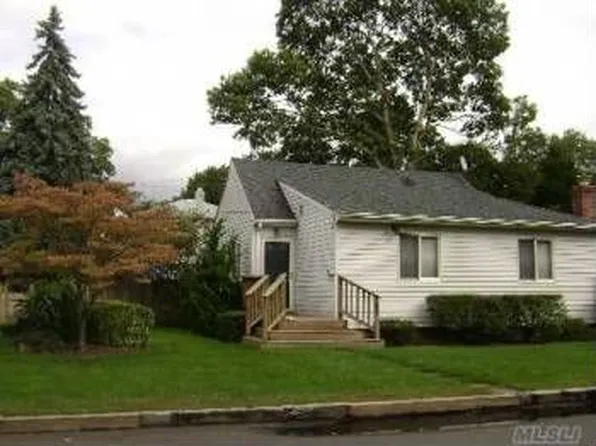 67 Jefferson Ave, Deer Park, NY 11729