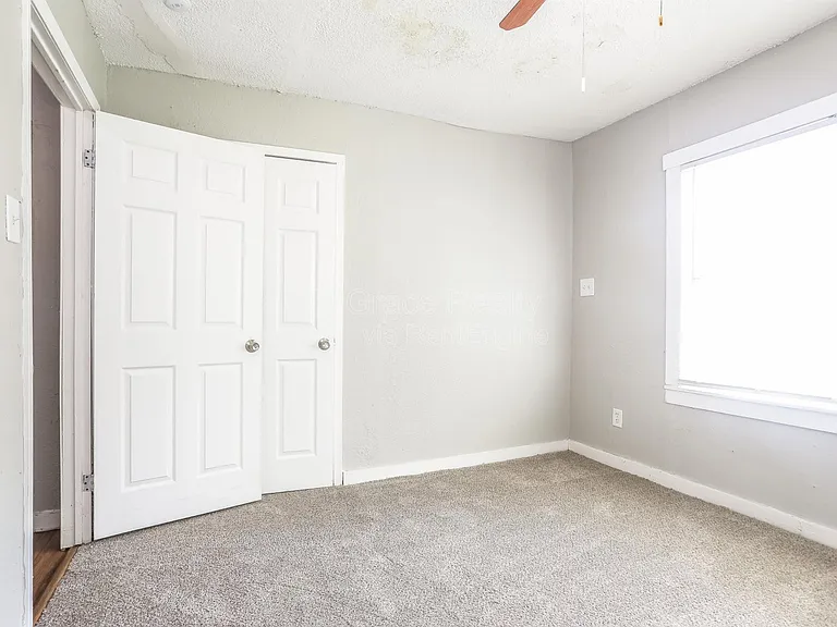 912 Clifton St — Photo 13