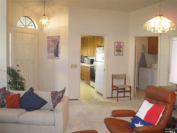 4th image of 104 S Temelec Cir