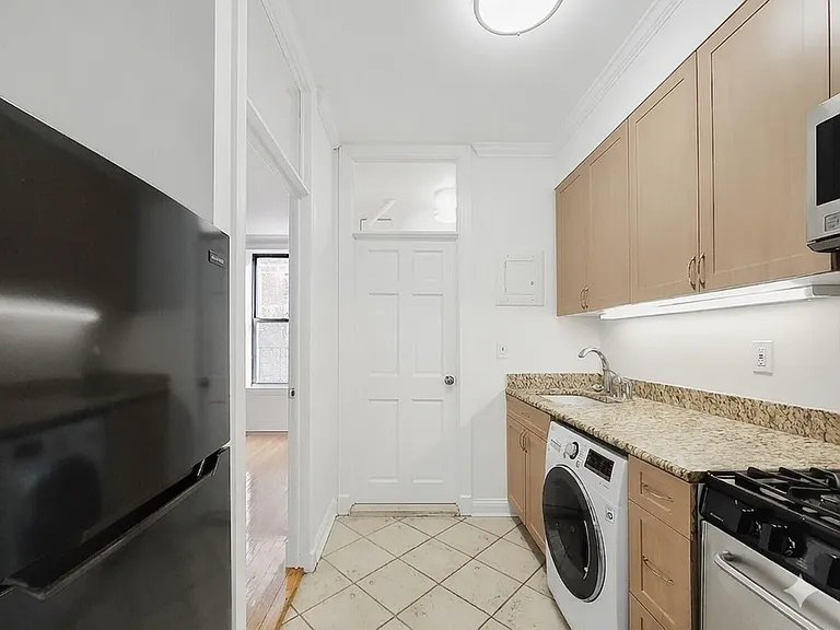 209 W 102nd St #4D — Photo 2