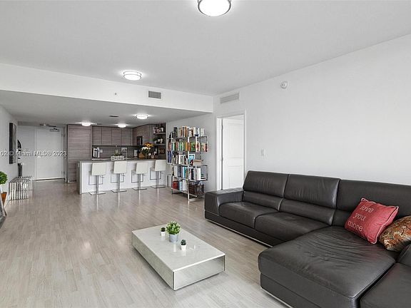 2nd image of 400 Sunny Isles Blvd #1517