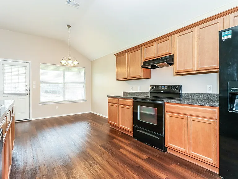 1206 Augustin Dr — Photo 6