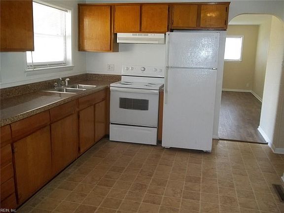 4th image of 4749 Bunker Hill Ln