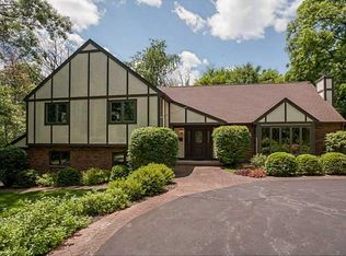 1236 Skyline Dr, Bertram, IA 52403