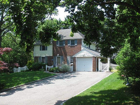 2nd image of 11 Barberry Ln
