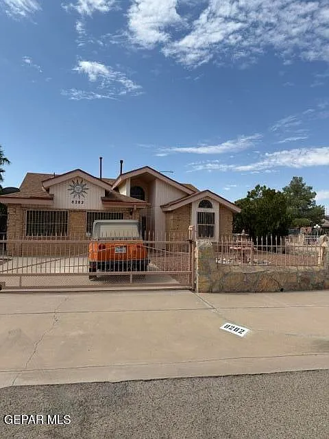 3 bed, 2.0 bath, 1636 sqft, $1,650 — Photo 2