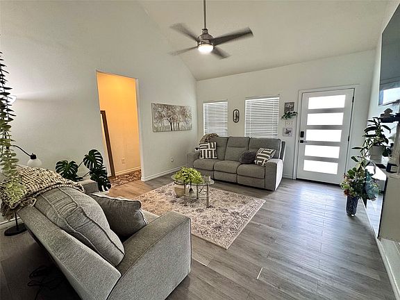 3rd image of 703 Perry Ave