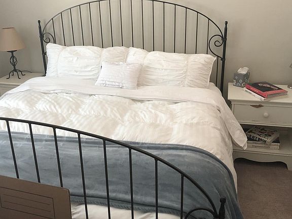 Spare bedroom 
