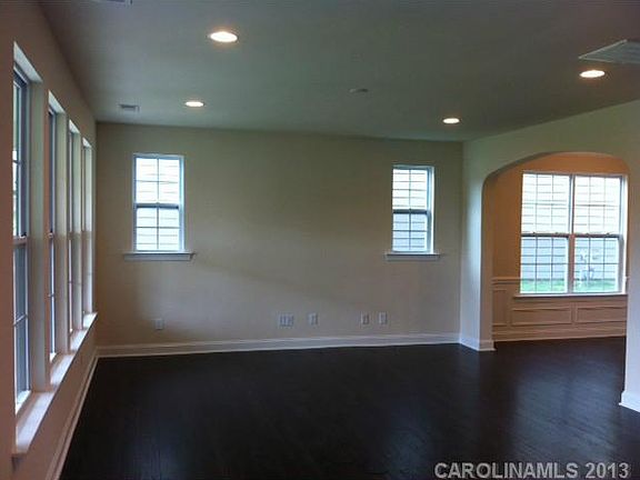 5th image of 168 Rainberry Dr