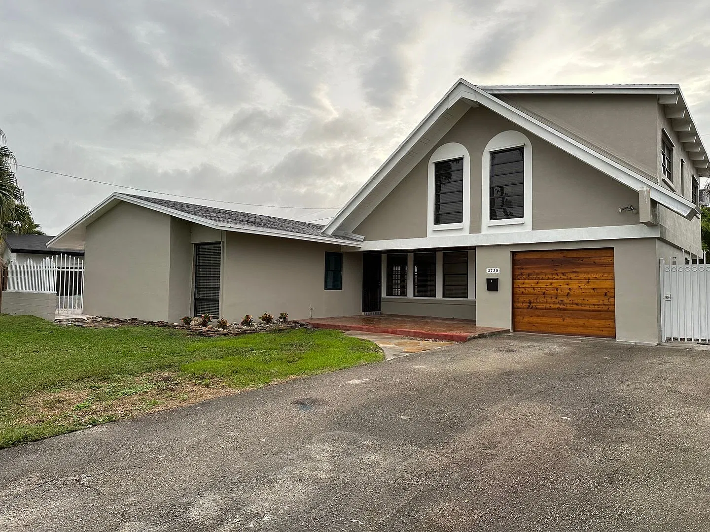 3 Bedroom Pool Home for Rent — Photo 2