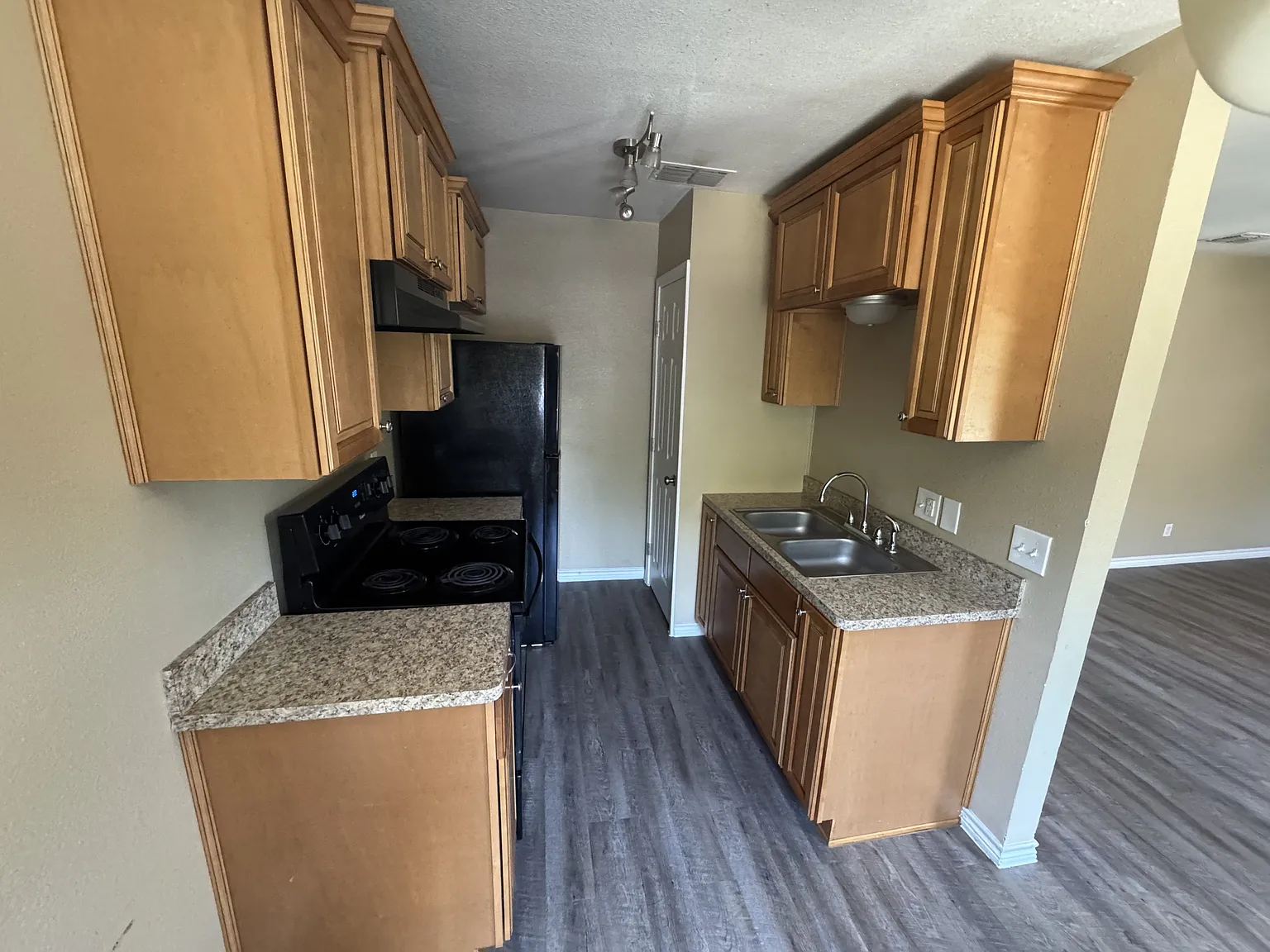508 East Convent Street - C — Photo 4